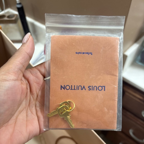 Louis Vuitton On the Go GM - Picture 10 of 11